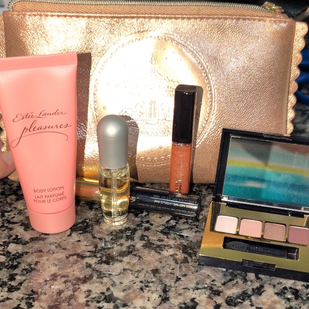Estee Lauder Cosmetics Bag W/Pleasures Makeup Collection